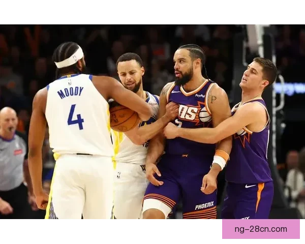 勇士逆转太阳三将合砍五十三分